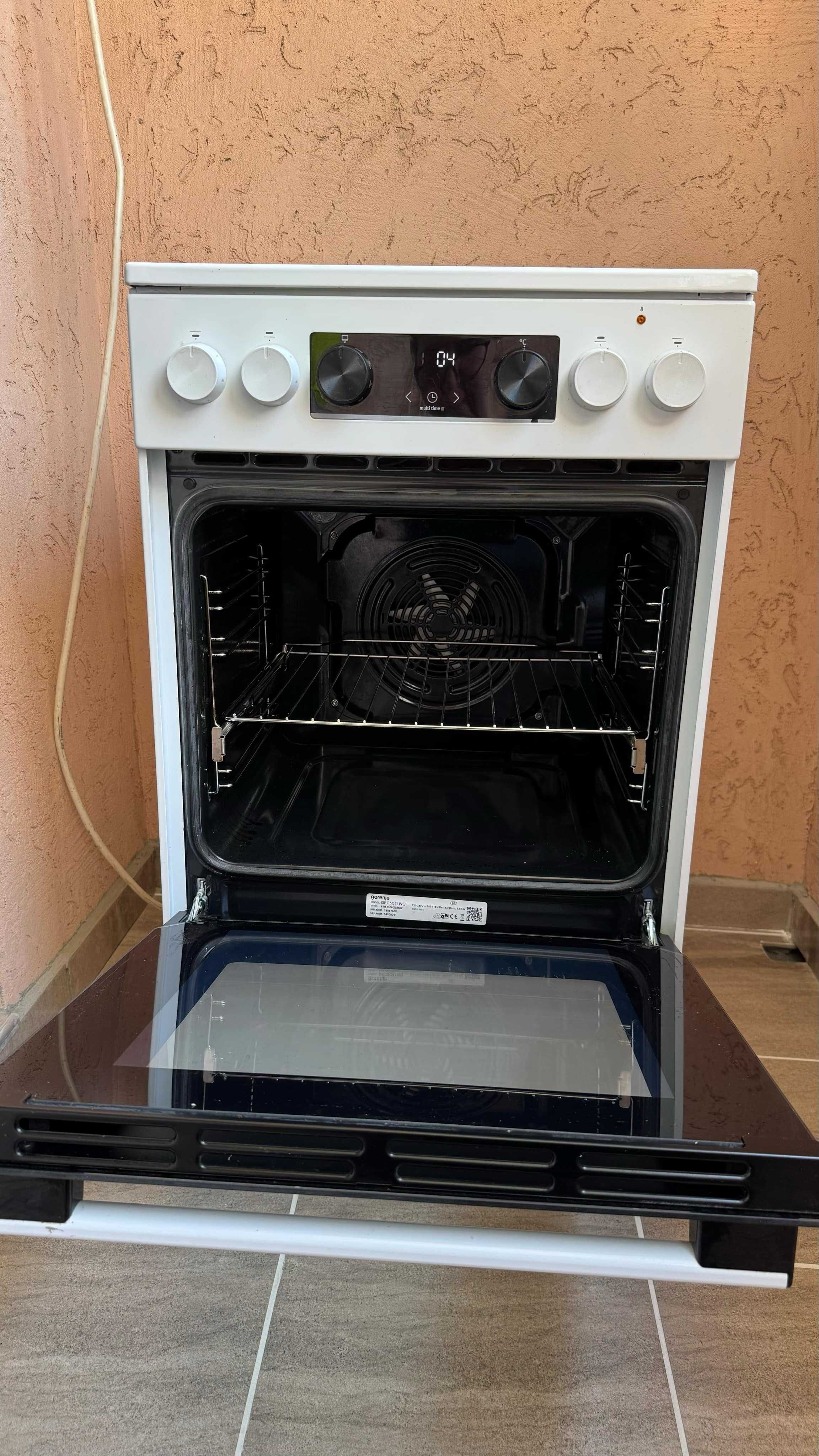 Фурна Gorenje със стъклокерамични котлони