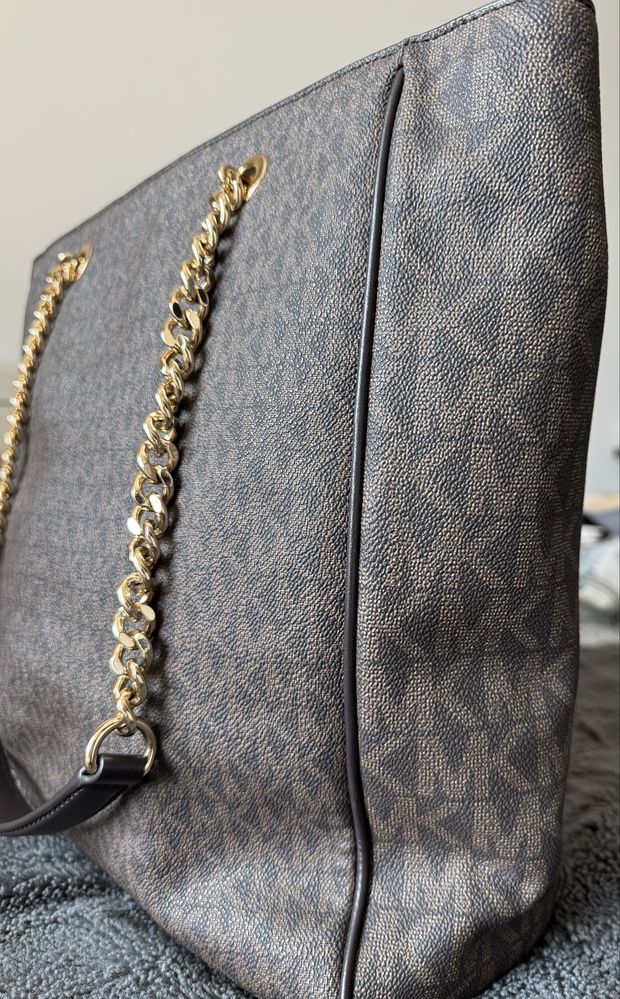 Geantă Michael Kors originală. Model cu lanțurii aurii- Dama/ elegant.