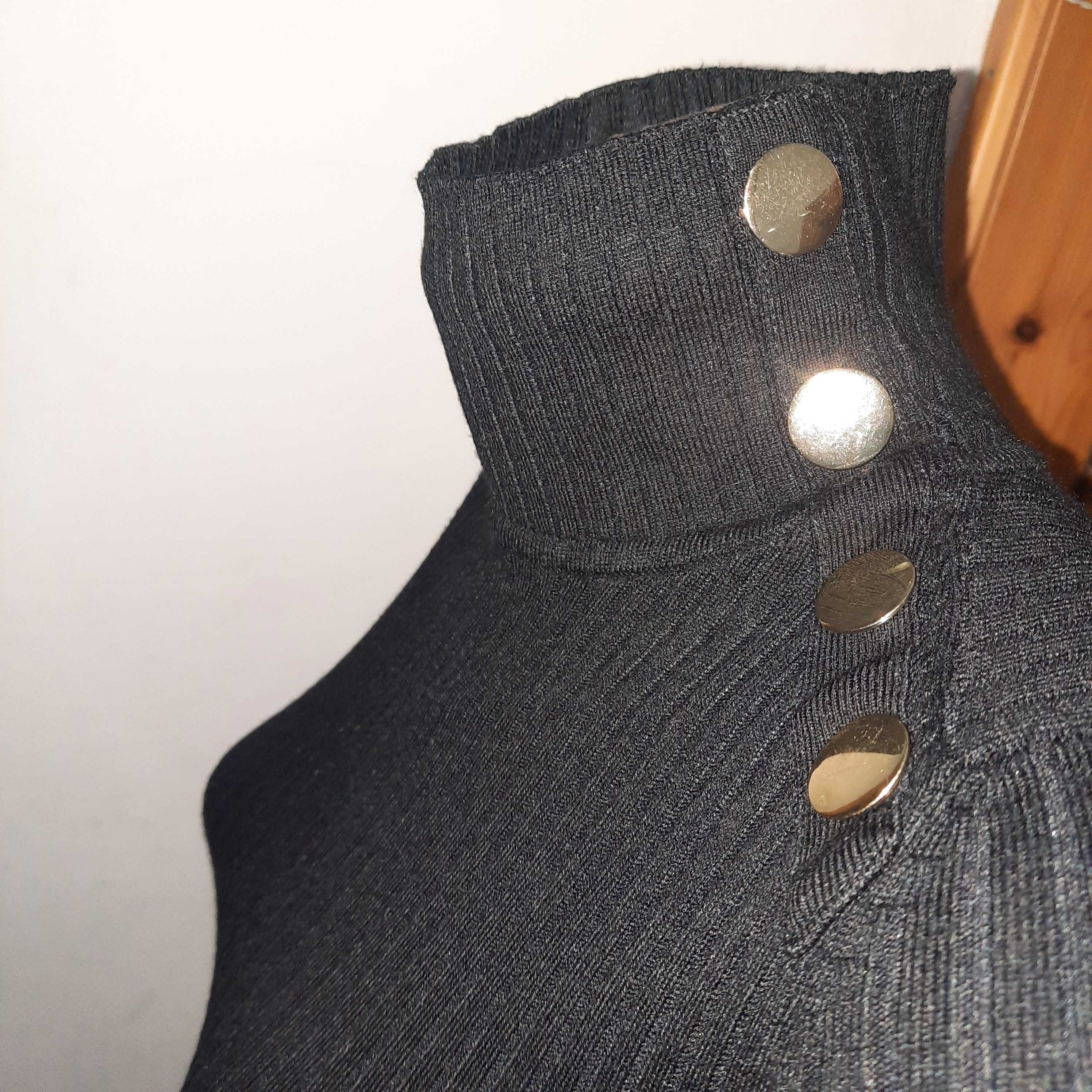 Страхотна рокля рипс на Zara