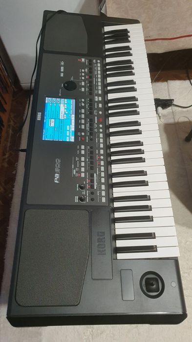 Продаю Korg pa 600 в новом состоянии