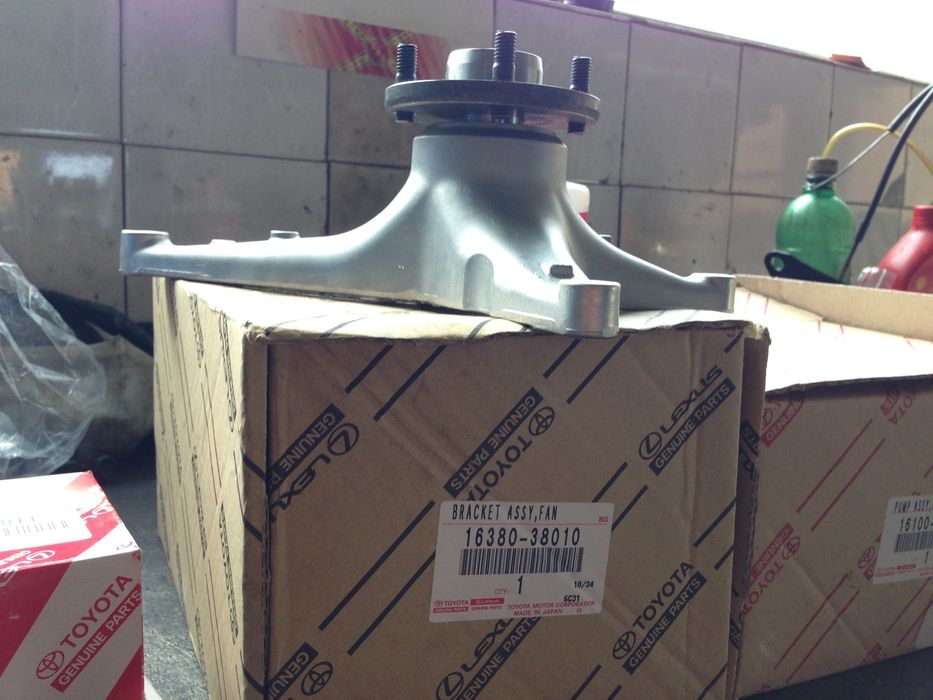 Помпа ходовка мотор Toyota Sequoia Lexus LX 570 1UR 3UR 4.6 5.7 и паук