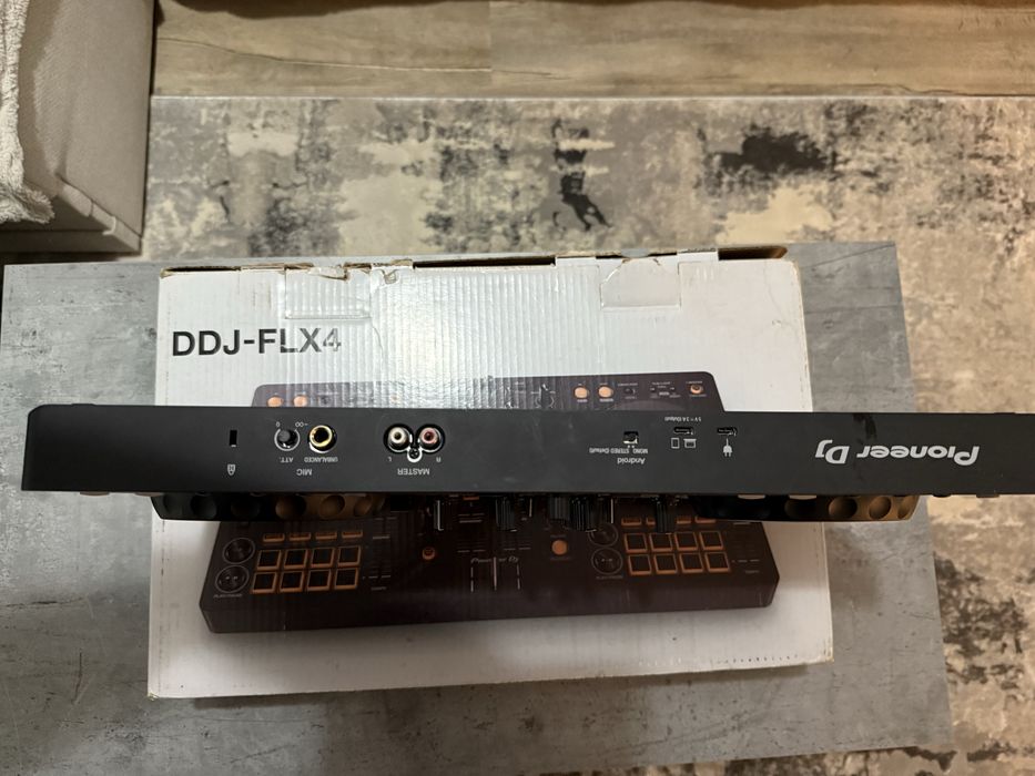 Controller DJ Pioneer DDJ-FLX4