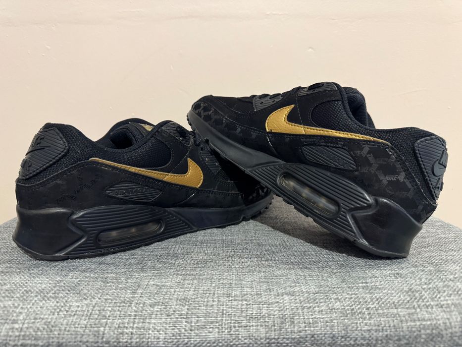 Nike Air Max 90 Essential Black Gold.