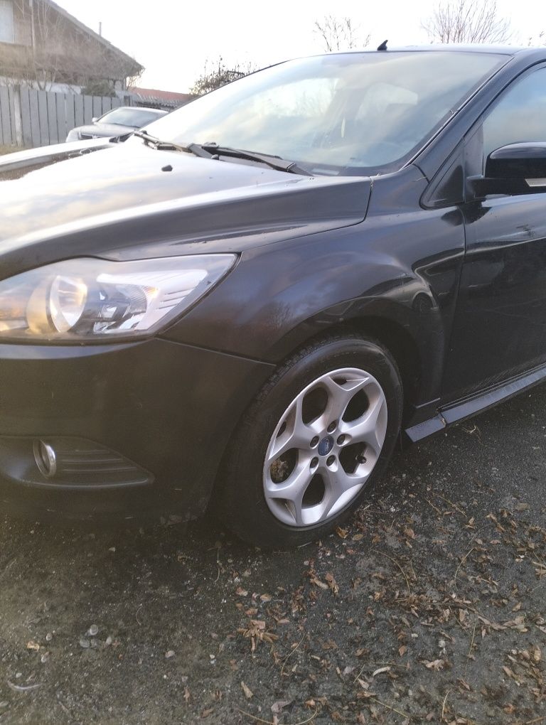 Dezmembrez Ford focus 2