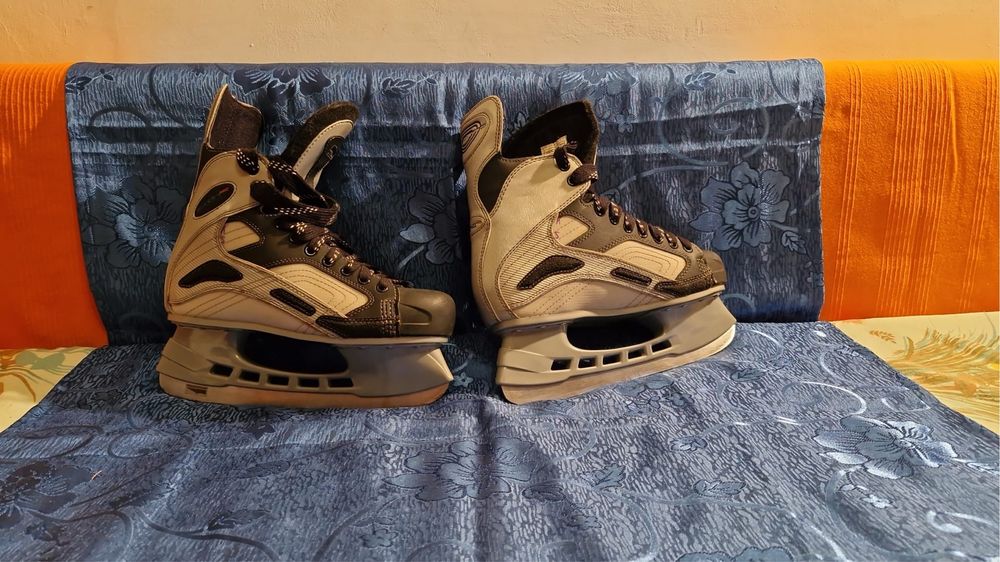 Patine de gheata Tecno Pro Toronto nr 43 in stare foarte buna