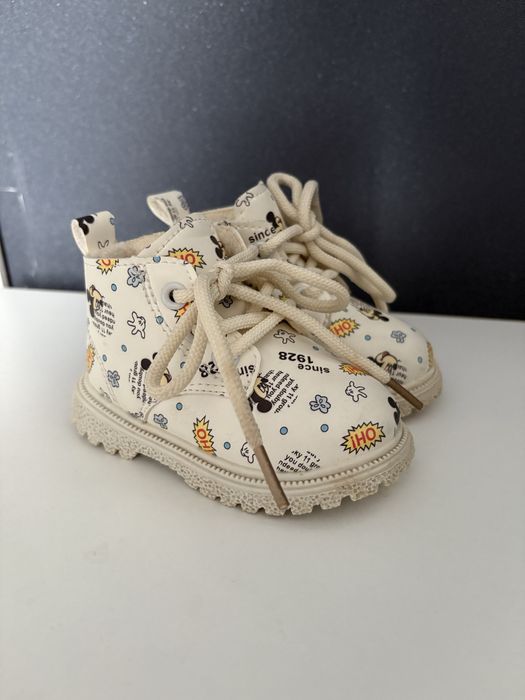 Продам детские ботиночки