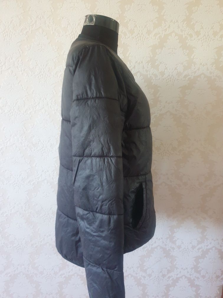 Стеганая куртка, размер S-M.черного цвета.