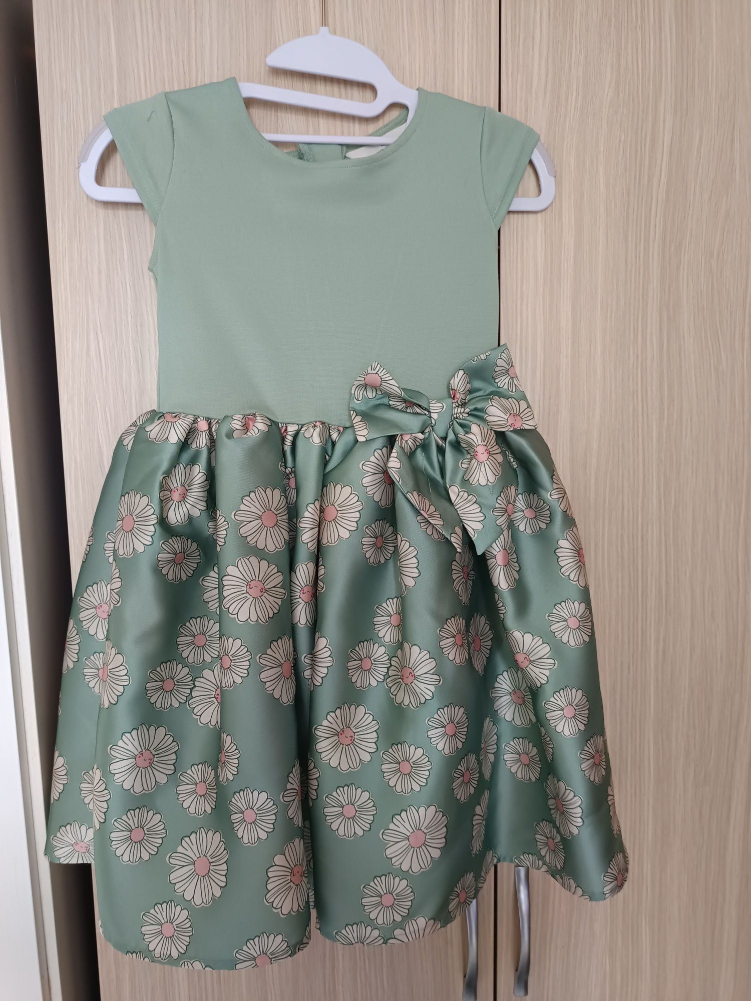 Красива и евтина,6-8г.Н&М