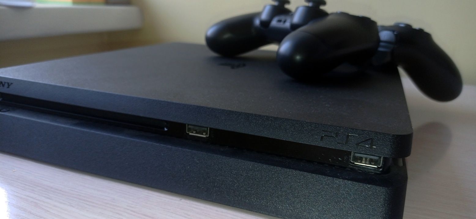 PlayStation 4 slim