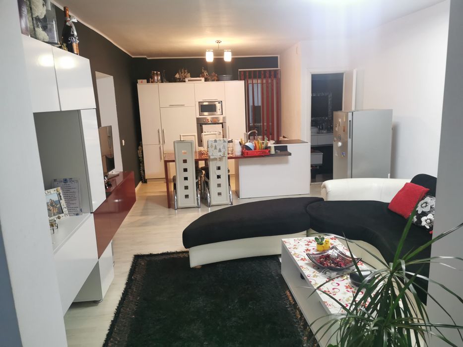 Apartament cu 3 camere de vânzare in Caransebeș, confort 1,  65 m2