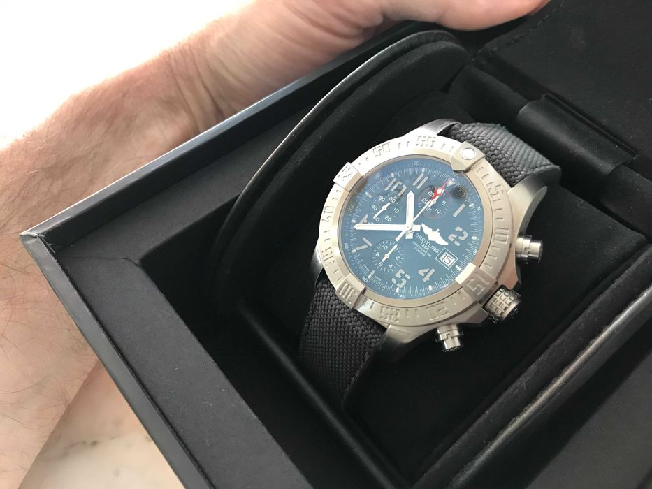 Breitling Chronograph Avenger Bandit Titanium E13383 45 mm