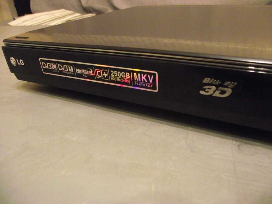 Hard disk recorder with 3D Blu-ray Combi TUNER HD