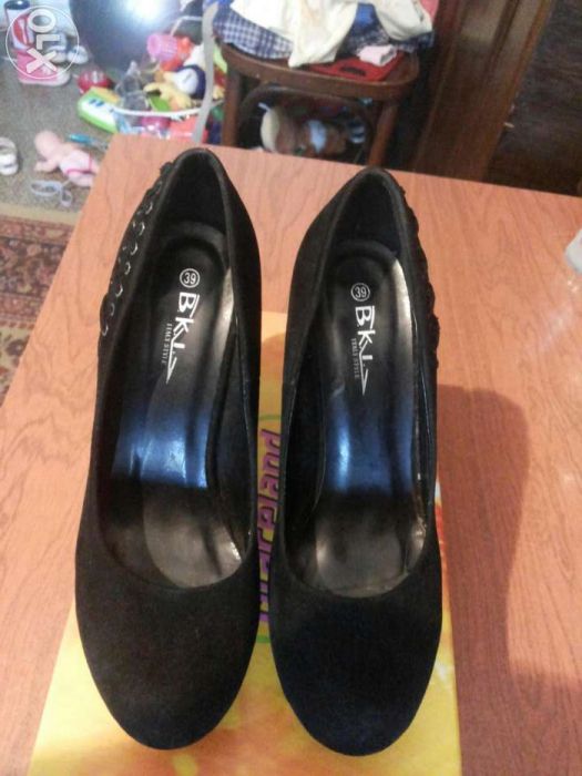 Vând Urgent Pantofi Feminini Eleganți!