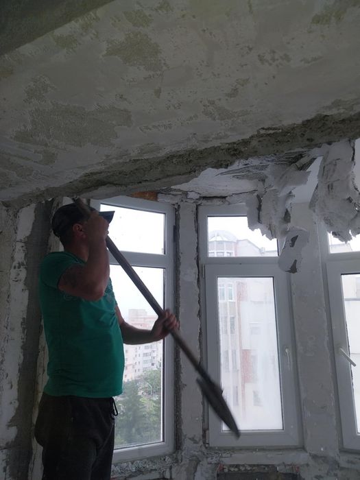 OFERIM servicii de indepartarea stratului de var, tencuieli gresie etc