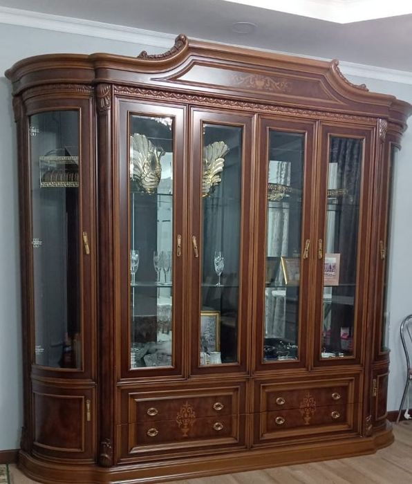 Гостиная горка в отличном состоянии.