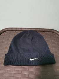 Зимна шапка Nike