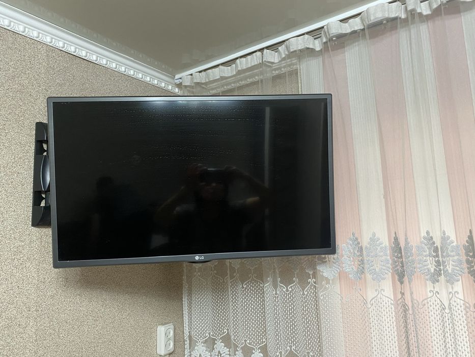 Продам телевизор Д 80 хорошем состояний