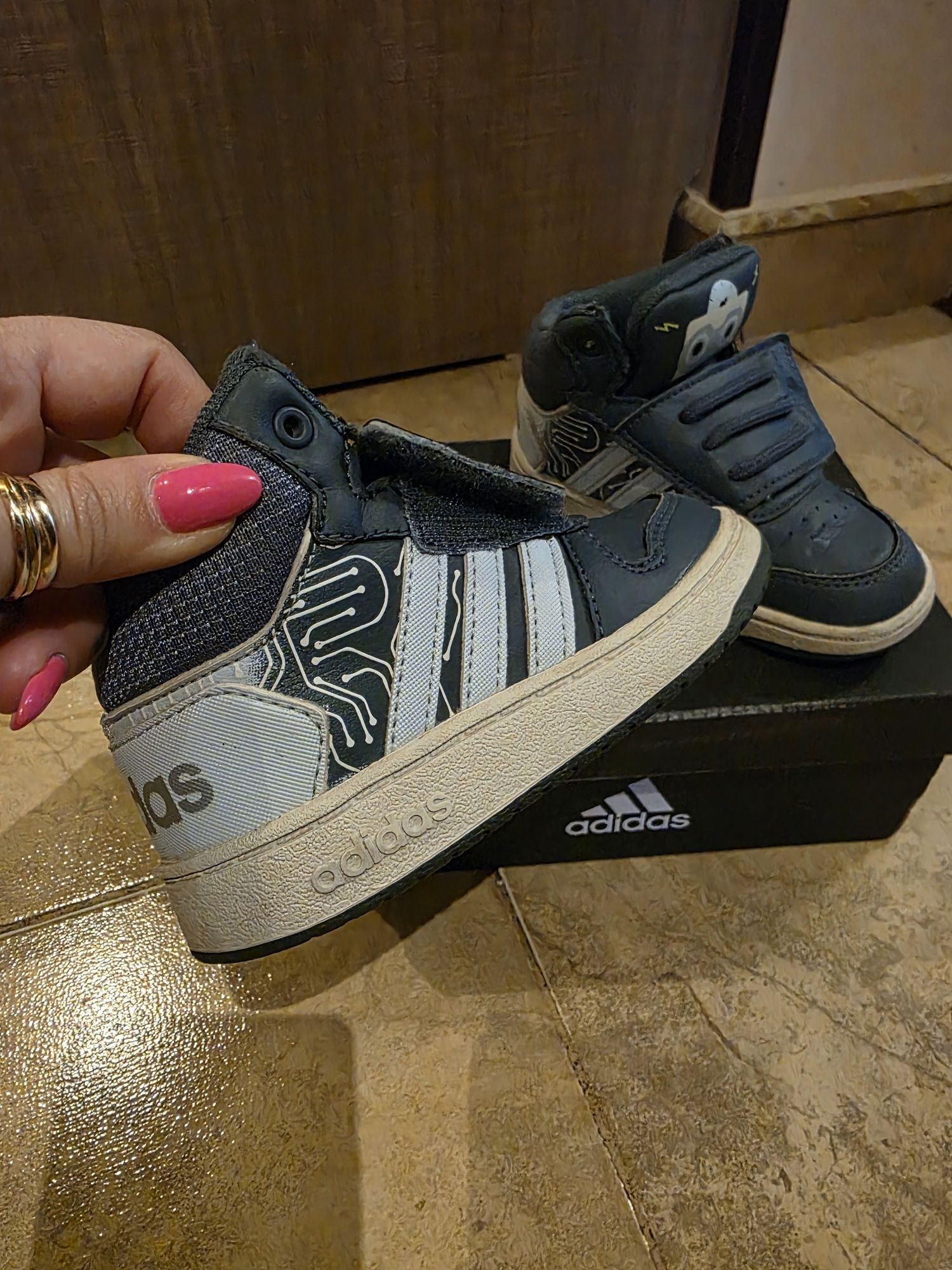 Оригинални детски маратонки adidas
