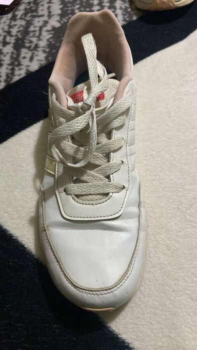 Adidasi  dama / fete