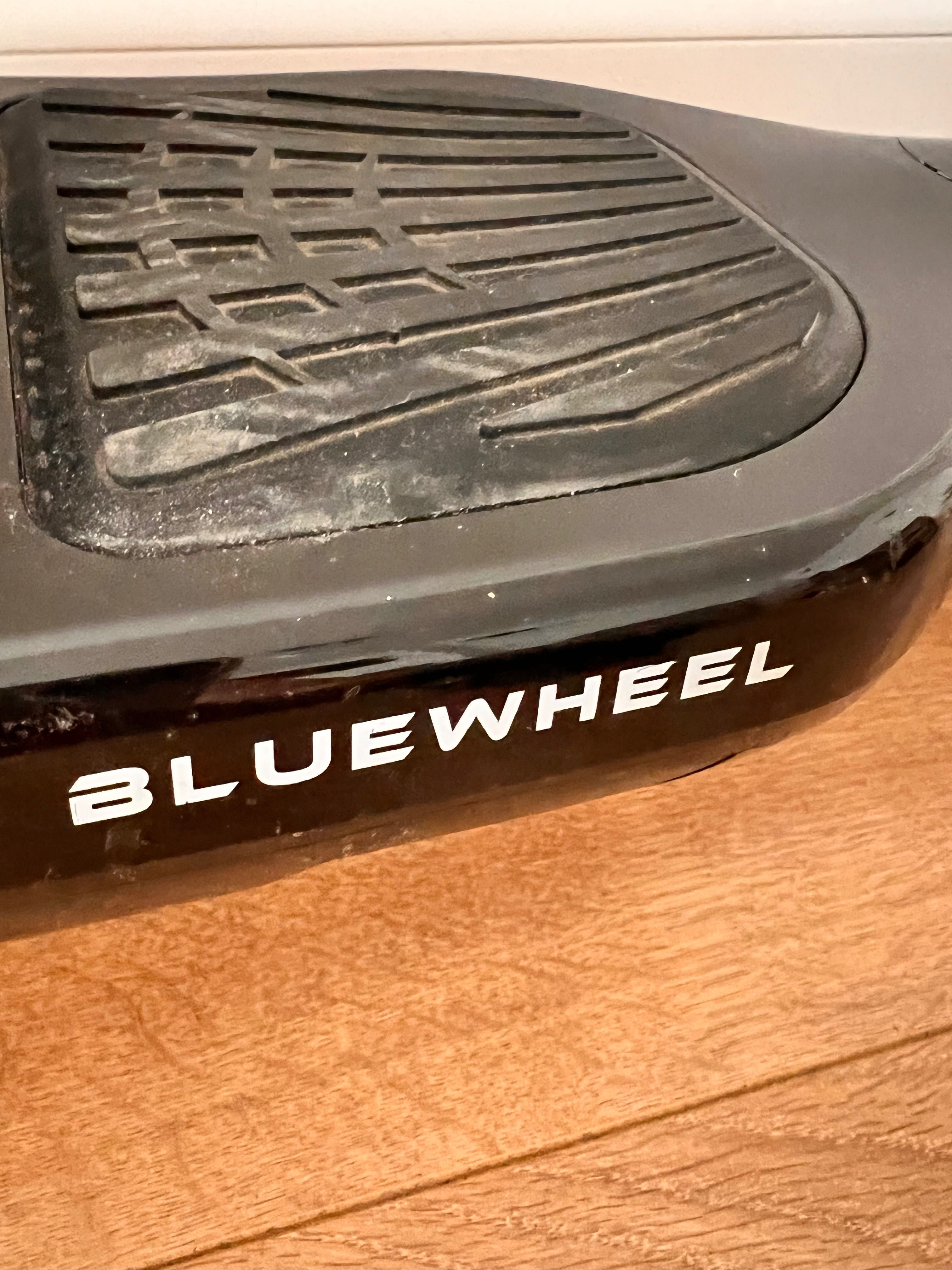 Hoverboard cu boxe bluetooth Bluewheel