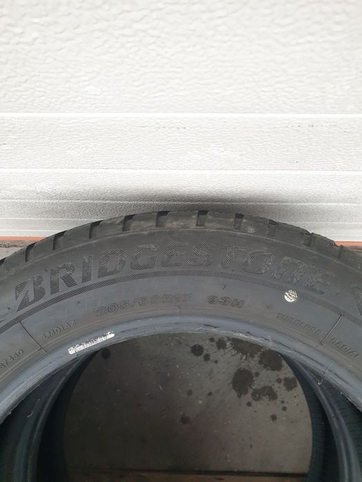 Зимни гуми 2 броя BRIDGESTONE Blizzak LM001 205 60 R17 дот 3716