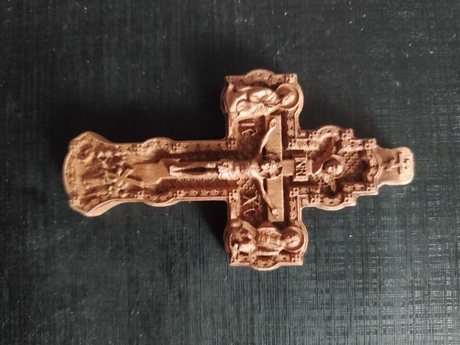 Cruci pectorale sculptate in lemn de fag Sau stejar