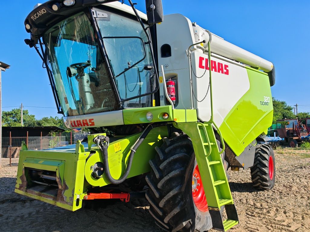Combina Claas Tucano 320