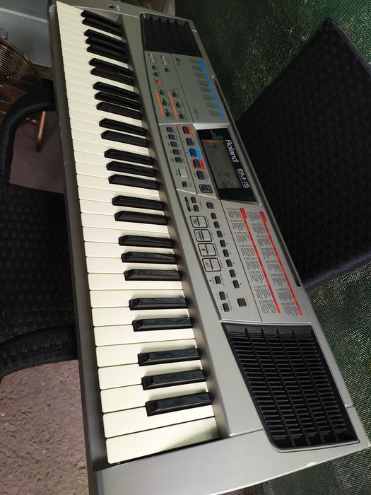 Синтезатор Roland EM 15