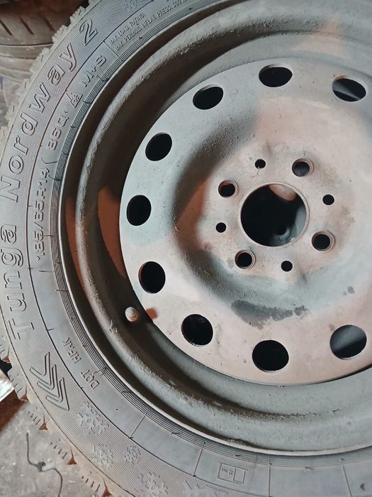 Продам шины зимние с штампами на 14