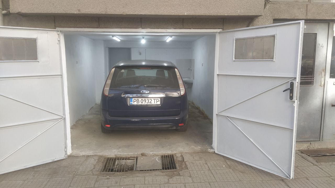 Дава се под наем Гараж / Паркомясто в Пловдив, Кючук Париж - 18 кв.м за 102 € - Снимка #1