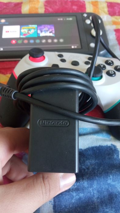 Vând Nintendo Switch Lite URGENT