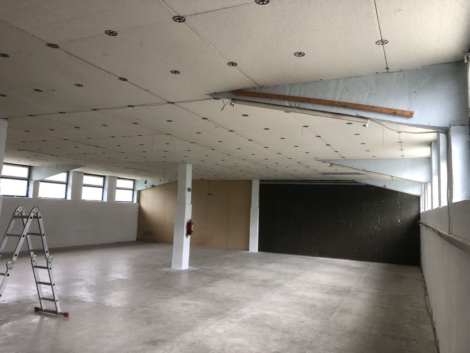 Inchiriez hală Beriu 200mp
