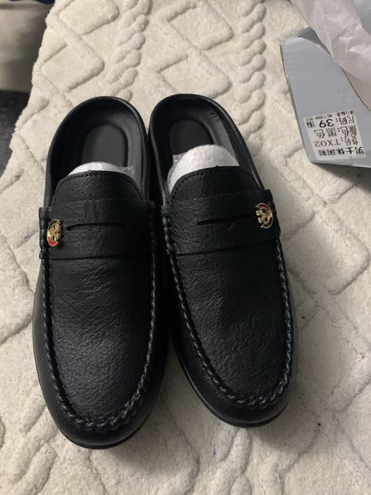 Продаются  мужские туфли шлепки