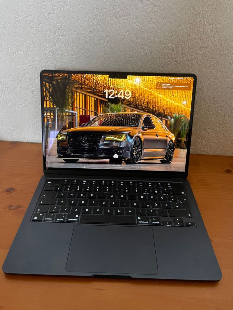 Vând laptop macboook