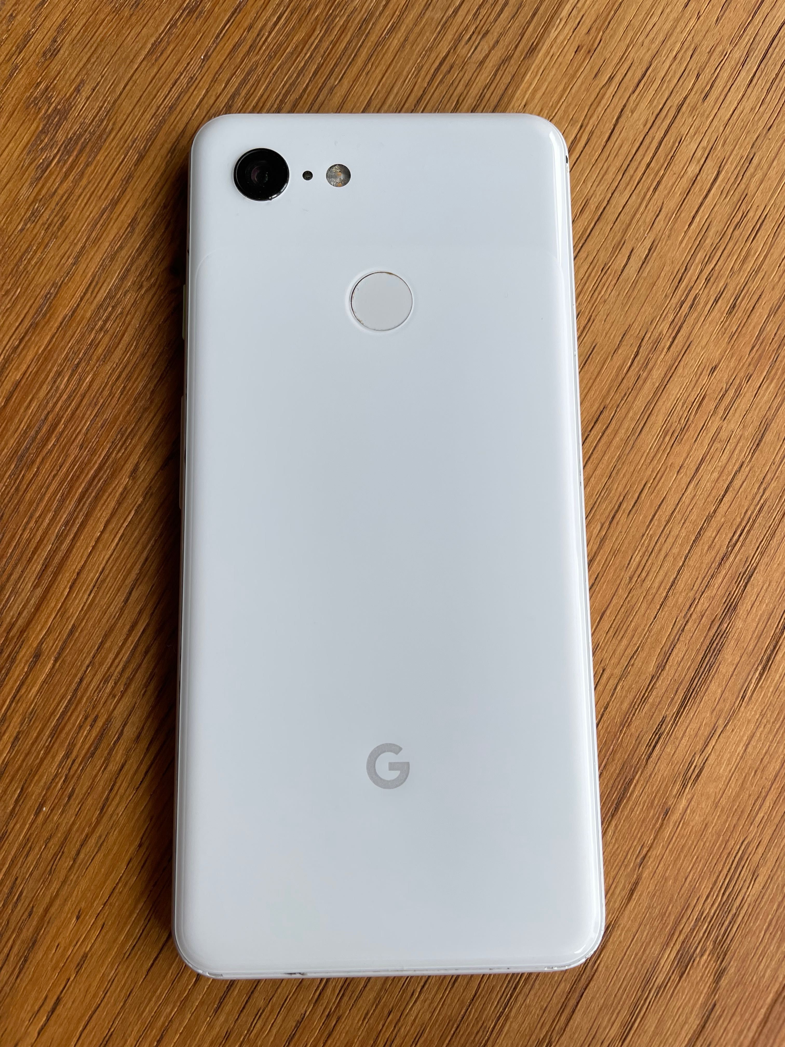 Мобилен телефон Pixel 3