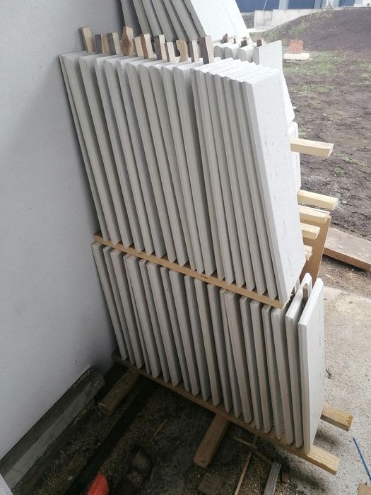 Vând și montez piatra decorativa din ciment pe alb sau griu în Suceava