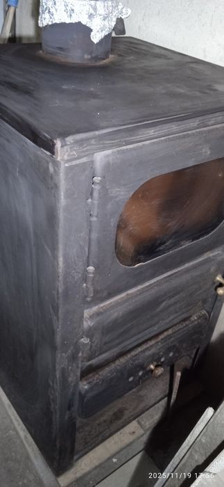 Печка камина запазена