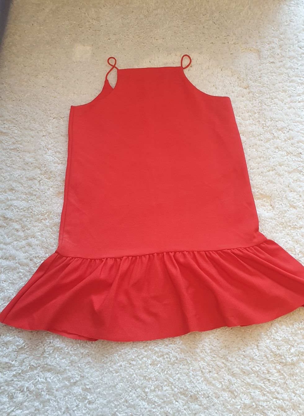 Zara червена рокля.