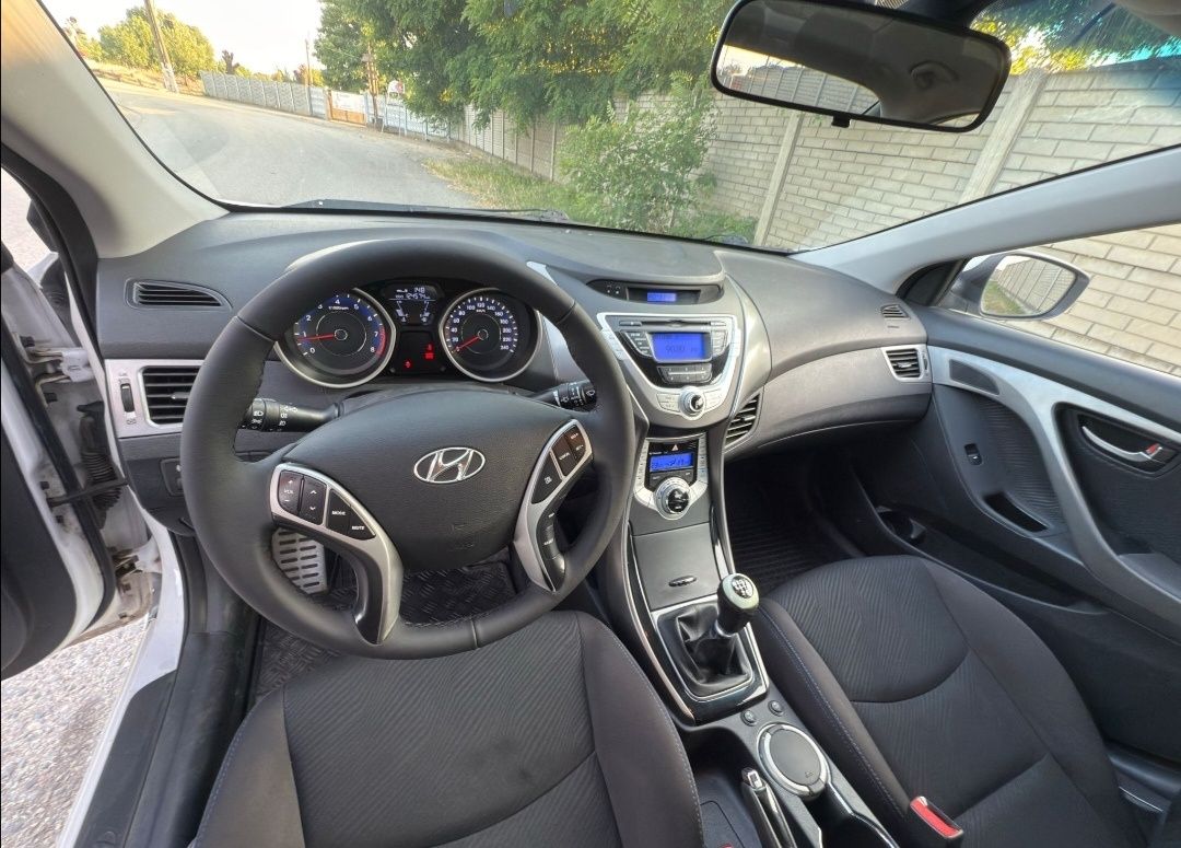 Hyundai Elantra 1.6 benzina 2012