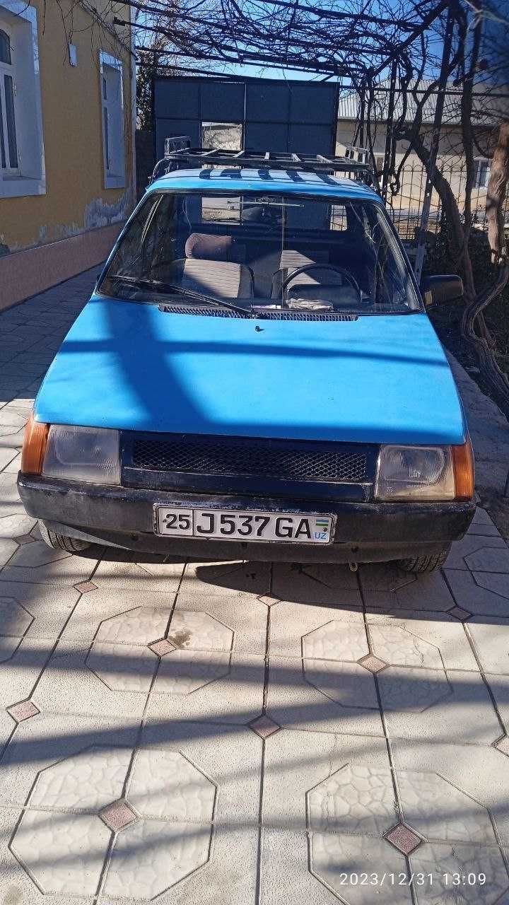 Таврия сотилади.