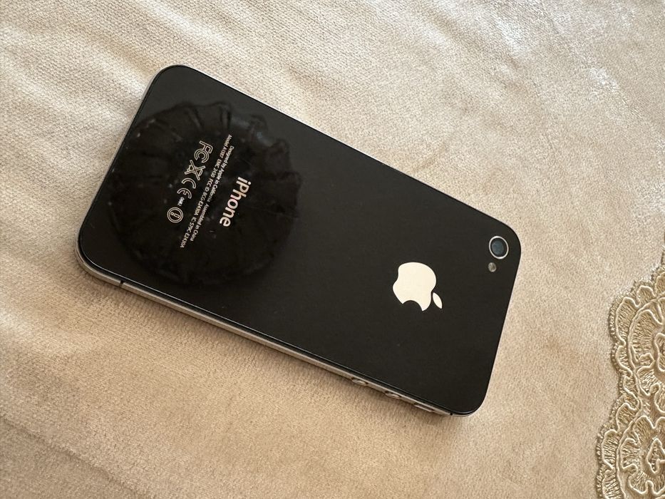Iphone 4S IDEAL без царапин с зарядчиком
