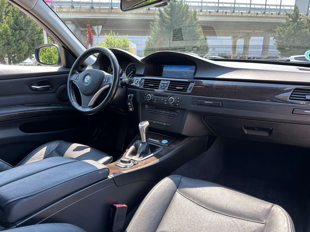 BMW 320i 150 cp Lifestyle 2012 Navi Bi Xenon Piele Angel Eyes German
