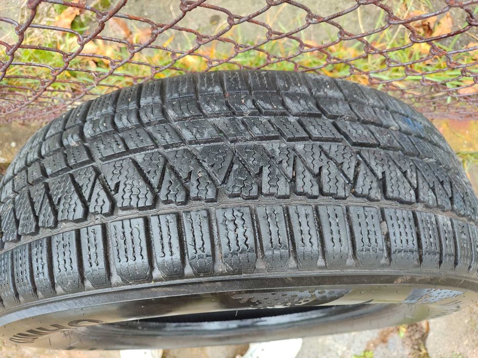 Зимни гуми 225/65/17 Кумхо 200 лв.