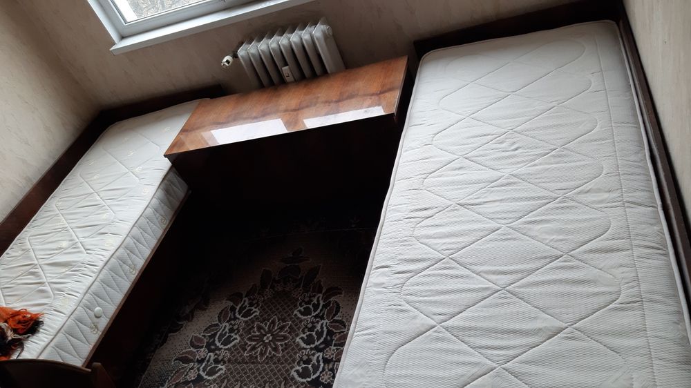 Единични легла с матраци