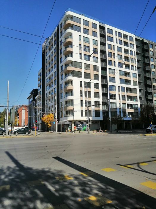 Дава под наем чисто нов 3-стаен обзаведен апартамент в Кенар Резидънс