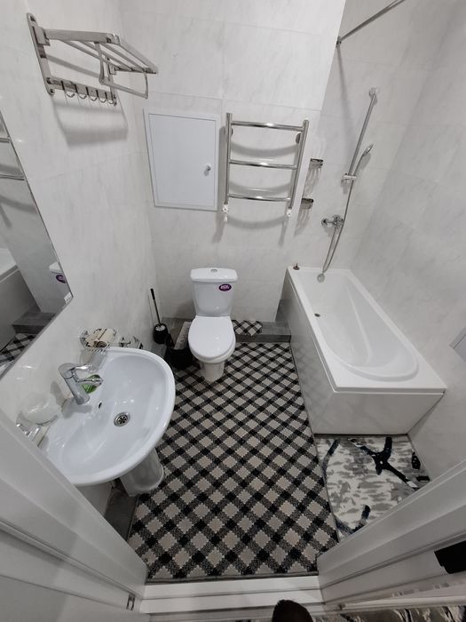 2 xonali, Tower upda 4 etaj