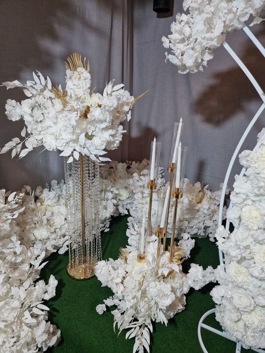 Aranjamente florale și decoratiuni