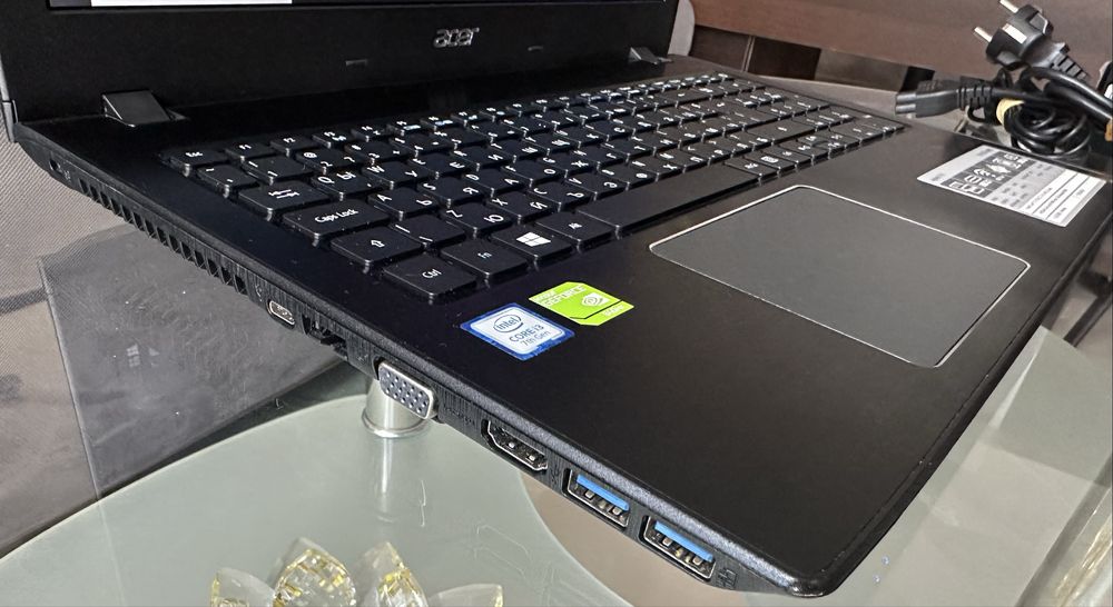 лаптоп ACER Aspire E15