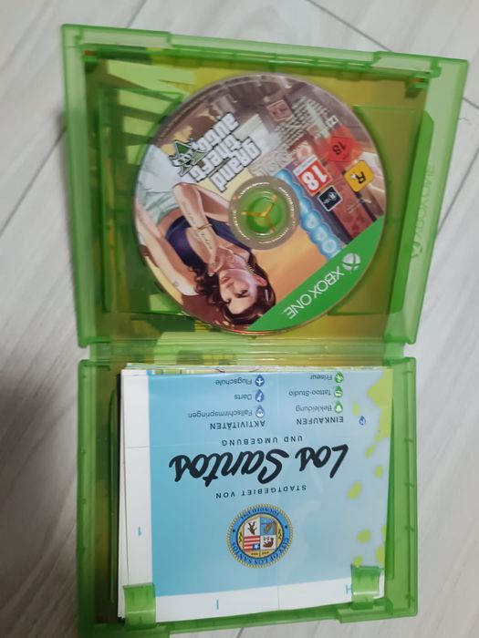 Vand xbox one S + 3 manete + 9 jocuri