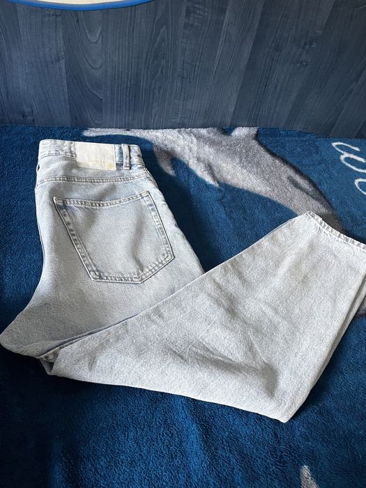 Blugi bershka loose fit